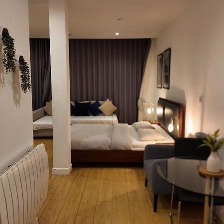 Sleep6 In Leicester Square, Soho Vr7 Лондон Екстериор снимка