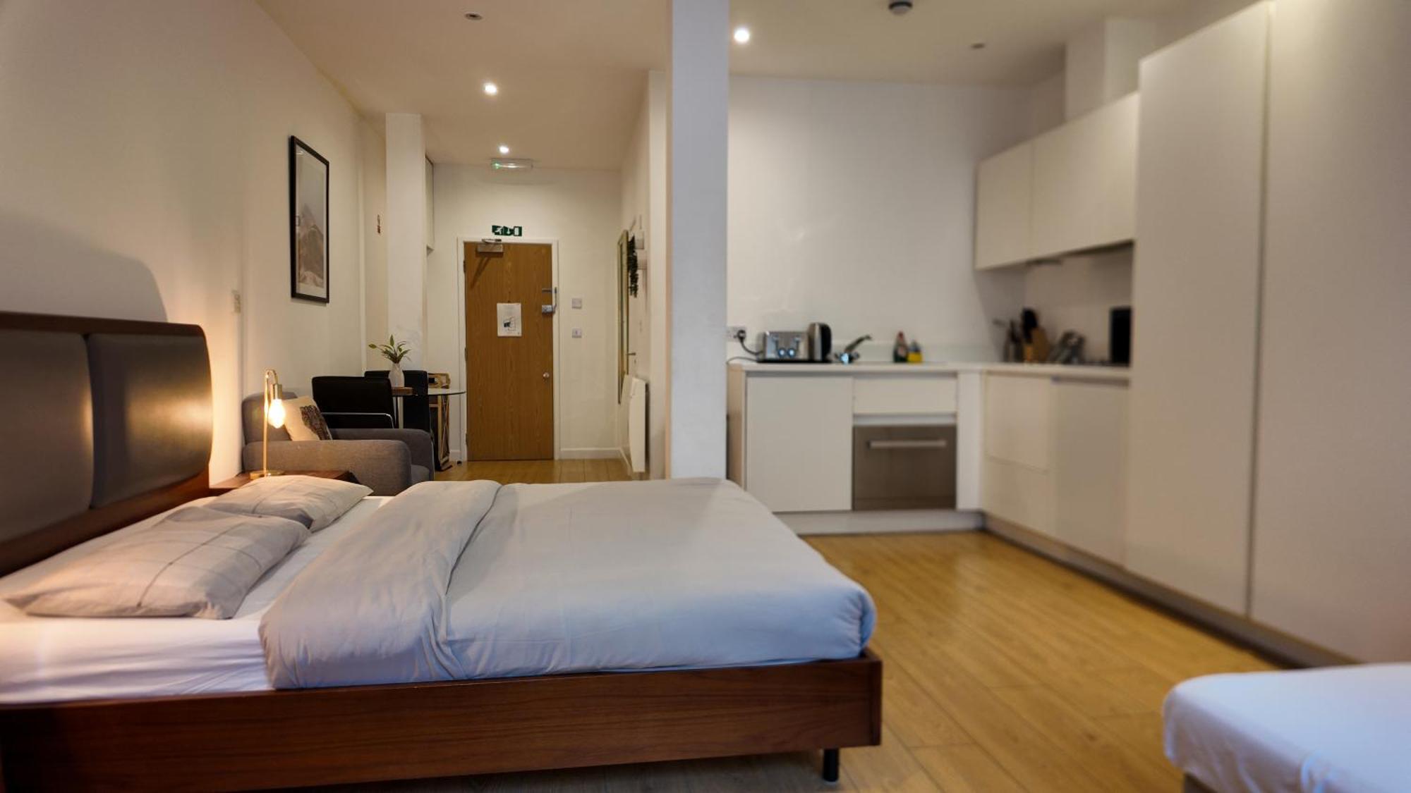 Sleep6 In Leicester Square, Soho Vr7 Лондон Екстериор снимка